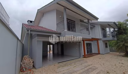Casa com 5 quartos à venda no Dom Joaquim, Brusque , 246 m2 por R$ 899.000
