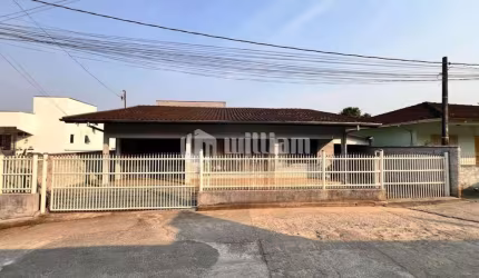Casa com 4 quartos à venda no Águas Claras, Brusque  por R$ 450.000
