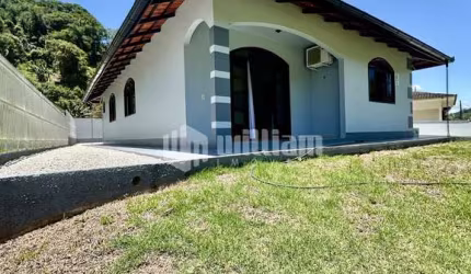Casa com 3 quartos à venda no Azambuja, Brusque  por R$ 900.000