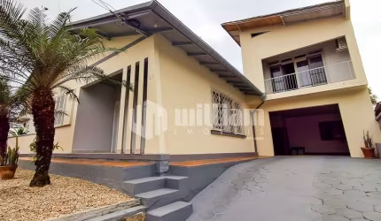 Casa com 5 quartos à venda no Centro I, Brusque , 220 m2 por R$ 1.299.000