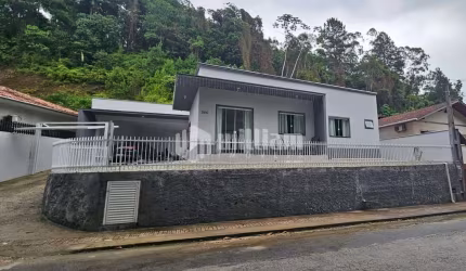 Casa com 3 quartos à venda no Azambuja, Brusque , 111 m2 por R$ 850.000