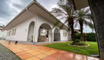 Casa com 3 quartos para alugar no Santa Rita, Brusque , 190 m2 por R$ 5.200