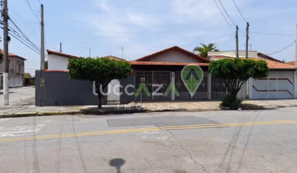 Imperdível casa à venda em Jacareí-SP, Jardim Santa Maria: 3 quartos, 3 salas, 1 banheiro, 6 vagas de garagem, 261,22m²!