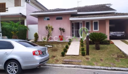 Imperdível Casa em Condomínio à Venda em Jacareí-SP - 3 quartos, 2 suites, 1 sala, 3 banheiros, 2 vagas - 192 m² - Loteamento Villa Branca!