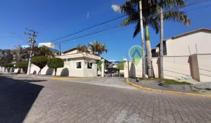 Casa em Condomínio de Alto Padrão à Venda em Jacareí-SP, Cidade Jardim: 2 Quartos, 1 Suíte, 2 Salas, 2 Banheiros, 2 Vagas, 83m².