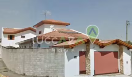 Imperdível oportunidade de adquirir uma casa de 3 quartos com suíte no Jardim das Indústrias, Jacareí-SP - 352m² de área!