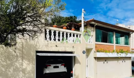 Imperdível Casa à Venda no Centro de Jacareí-SP: 3 Quartos, 1 Suíte, 2 Salas, 3 Banheiros, 2 Vagas, 167m²!