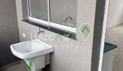 Imperdível: Casa à venda no Jardim Colinas, Jacareí-SP com 2 quartos, 1 sala, 1 banheiro e 2 vagas de garagem!