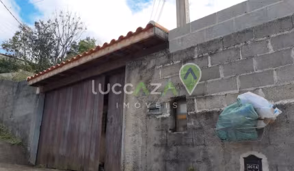 Casa à venda em Santa Branca-SP, Jardim São José: 2 quartos, 1 sala, 1 banheiro, 2 vagas, 110 m² de área.
