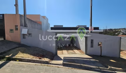 Casa à venda em Jacareí-SP: 2 quartos, 1 suíte, 1 sala, 2 banheiros, 2 vagas de garagem, 65m² no Jardim Sant'anna do Pedregulho.