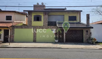 Imóvel de luxo à venda em Jacareí-SP: Casa de 4 quartos com 3 salas, 4 banheiros, suíte e 6 vagas de garagem!