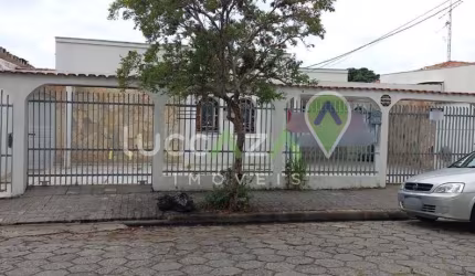 Imóvel de 4 quartos com suíte, 3 banheiros e 2 vagas de garagem no Parque Brasil, Jacareí-SP - 165m². Confira!