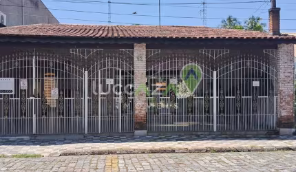 Imperdível casa de 4 quartos com suíte e vaga de garagem no Centro de Jacareí-SP! Confira já!