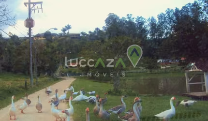 Chácara para Locação em Jacareí-SP, Condomínio Lagoinha: 03 Quartos, 3 Suítes, 2 Salas, 2 Vagas de Garagem, 190m².