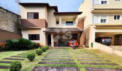 Golden Park - Casa `a venda no Condomínio Golden Park em Londrina/PR, 243m² de área construída, 3 quartos, sendo uma suíte com sacada.