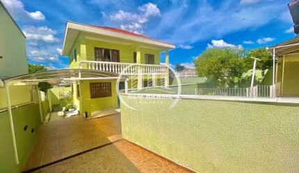 Duas Casas (Sobrado e Casa Térrea) em Terreno Amplo no Guarani, Colombo - Espaço, Conforto e Potencial!