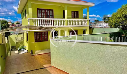 Duas Casas (Sobrado e Casa Térrea) em Terreno Amplo no Guarani, Colombo - Espaço, Conforto e Potencial!