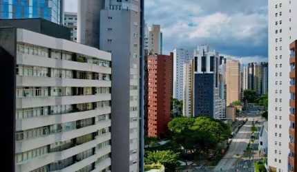 Apartamento Para Vender com 4 quartos sendo 1 suíte na divisa entre os bairros Batel e Água Verde em Curitiba