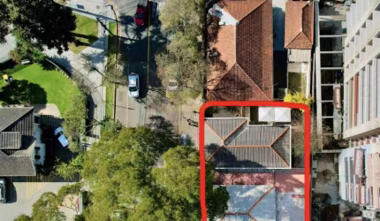 Terreno ZR4 no Juvevê com 2 Imóveis Comerciais (Sobrado e Casa Térrea) - Oportunidade Única!
