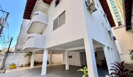 Prédio Exclusivo com 2 Apartamentos amplos no Centro de Balneário Camboriú - Aceita parte em Permuta