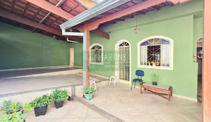 Casa com 5 quartos, lote 437 metros.