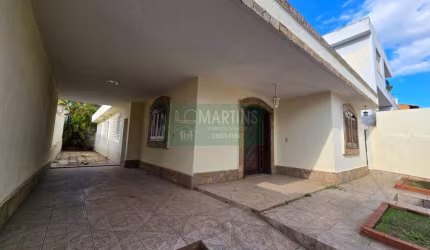 Casa com 4 Quartos e 3 Banheiros à Venda – 216m² – R$ 950.000 – Itapoã