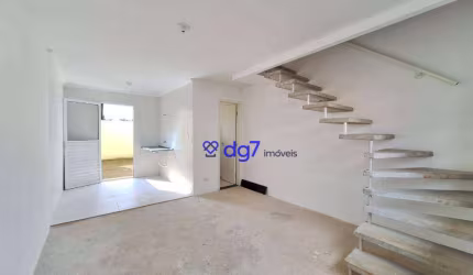 Casa em condomínio fechado.