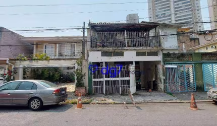 Sobrado comercial ou residencial, adaptada para 4 kitnets ao lado do Metro .