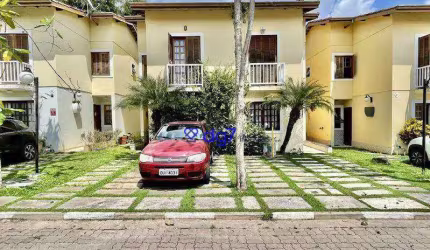 Casa em condomínio na Granja Viana 3 dormitórios e 2 vagas cobertas