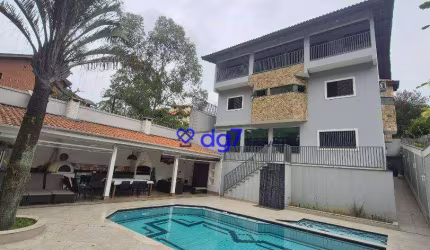 Casa de alto padrão no Parque dos Príncipes, na localização mais segura do bairro.