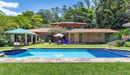 Casa reformada e modernizada com 4.373 m² de Terreno e 6 Dormitórios!