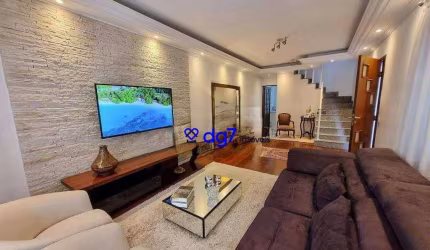 Casa em rua fechada e sem saída, com 3 dormitórios, 3 vagas e piscina