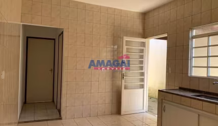 Casa com 2 quartos para alugar na Cidade Nova Jacareí, Jacareí  por R$ 1.300