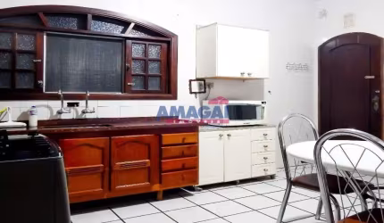 Casa com 4 quartos à venda na Cidade Jardim, Jacareí  por R$ 480.000