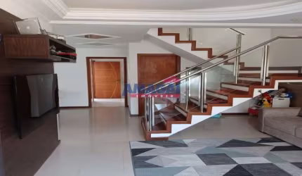 Casa com 4 quartos à venda na Vila Aprazível, Jacareí  por R$ 755.000