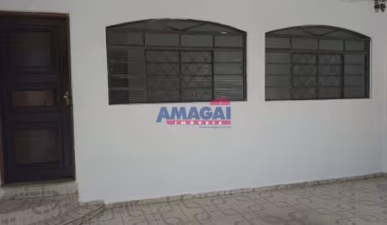 Casa com 3 quartos à venda no Conjunto São Benedito, Jacareí  por R$ 320.000