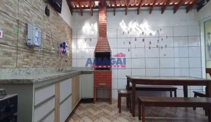 Casa com 3 quartos à venda na Cidade Jardim, Jacareí  por R$ 650.000