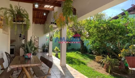 Casa com 3 quartos à venda no Jardim Flórida, Jacareí  por R$ 820.000