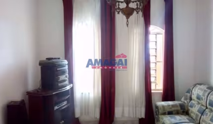 Casa com 3 quartos à venda na Vila Formosa, Jacareí  por R$ 320.000