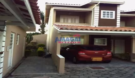 Casa em condomínio fechado com 2 quartos à venda na Cidade Jardim, Jacareí  por R$ 325.000
