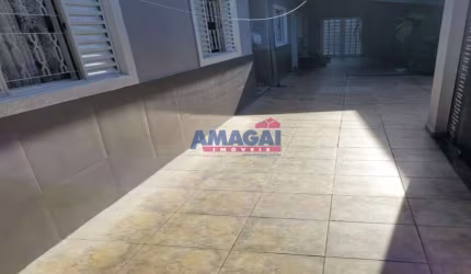 Casa com 3 quartos à venda no Jardim Torrão de Ouro, São José dos Campos  por R$ 380.000
