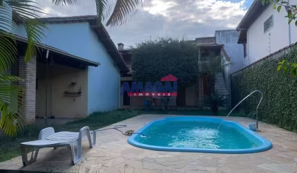 Casa com 3 quartos à venda na Cidade Jardim, Jacareí  por R$ 800.000