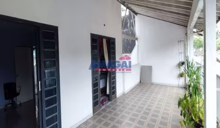 Casa com 5 quartos à venda no Jardim Paraíso, Jacareí  por R$ 498.000