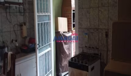 Casa com 2 quartos à venda no Jardim Paraíso, Jacareí  por R$ 250.000