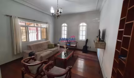 Casa com 3 quartos à venda no Jardim Vale do Sol, São José dos Campos  por R$ 715.000