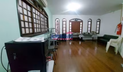 Casa com 4 quartos à venda no Parque Industrial, São José dos Campos  por R$ 700.000