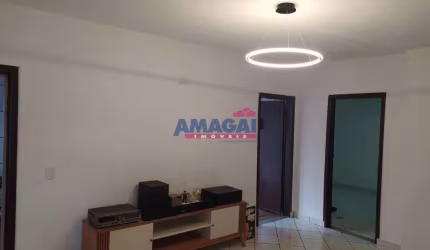 Casa com 2 quartos à venda na Vila Pinheiro, Jacareí  por R$ 900.000