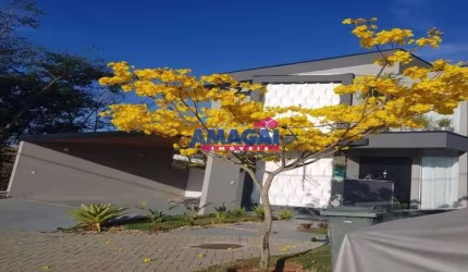 Casa em condomínio fechado com 4 quartos à venda no Loteamento Villa Branca, Jacareí  por R$ 2.100.000