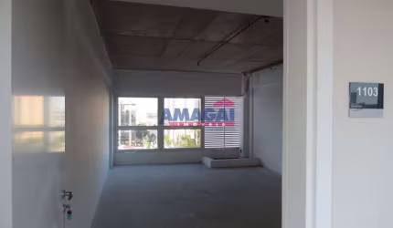 Sala comercial à venda na Vila Adyana, São José dos Campos  por R$ 390.000