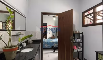 Casa com 2 quartos à venda no Jardim Luiza, Jacareí  por R$ 410.000